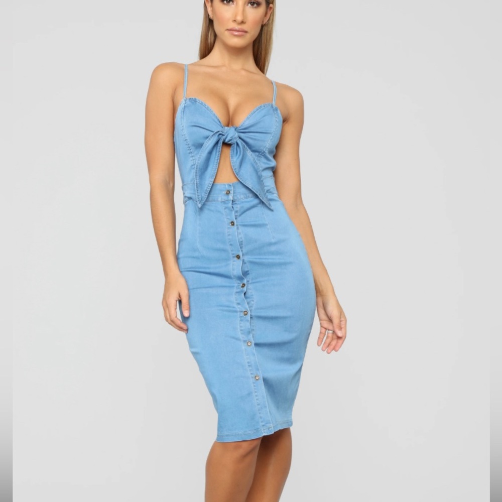 Fashion Nova Size Large midi Dress